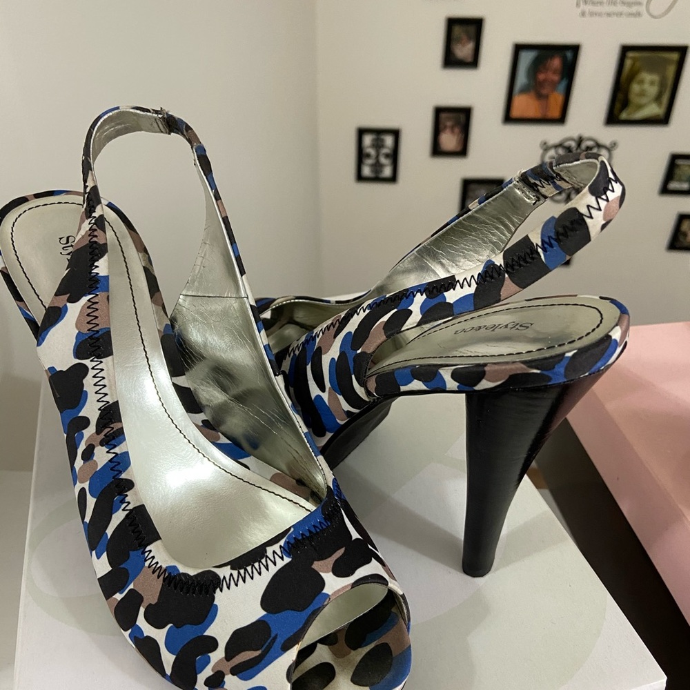 Shoes - Picture 6 of 6